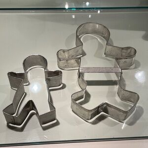 Set of 2 different size Gingerbread Men!